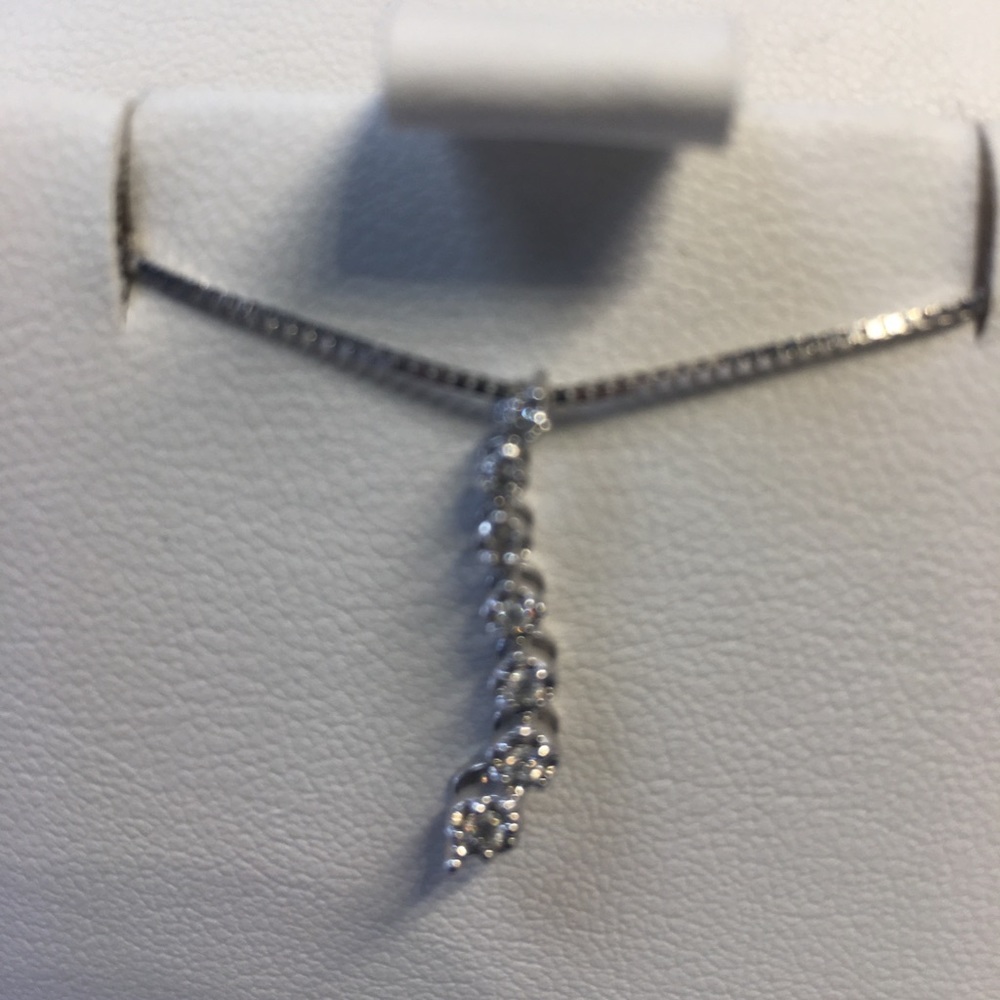 10K white gold journey diamonds pendant - Picture 1 of 4